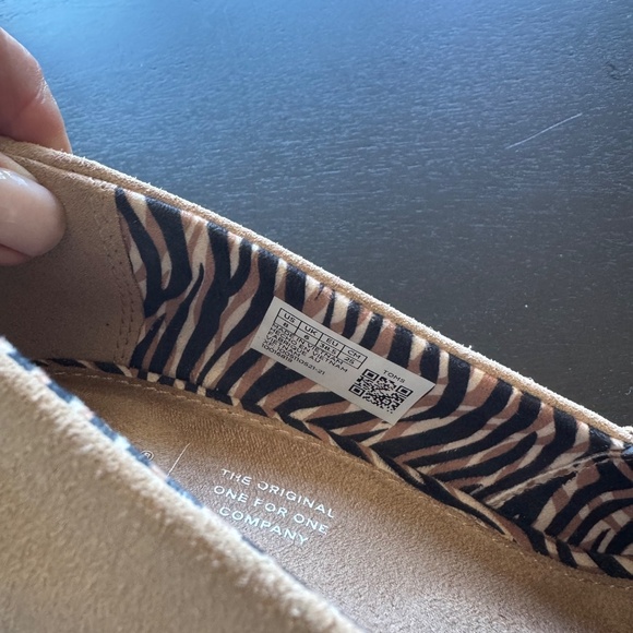 Tom's Suede wedge peephole toe beige shoes size 8 - Picture 2 of 6